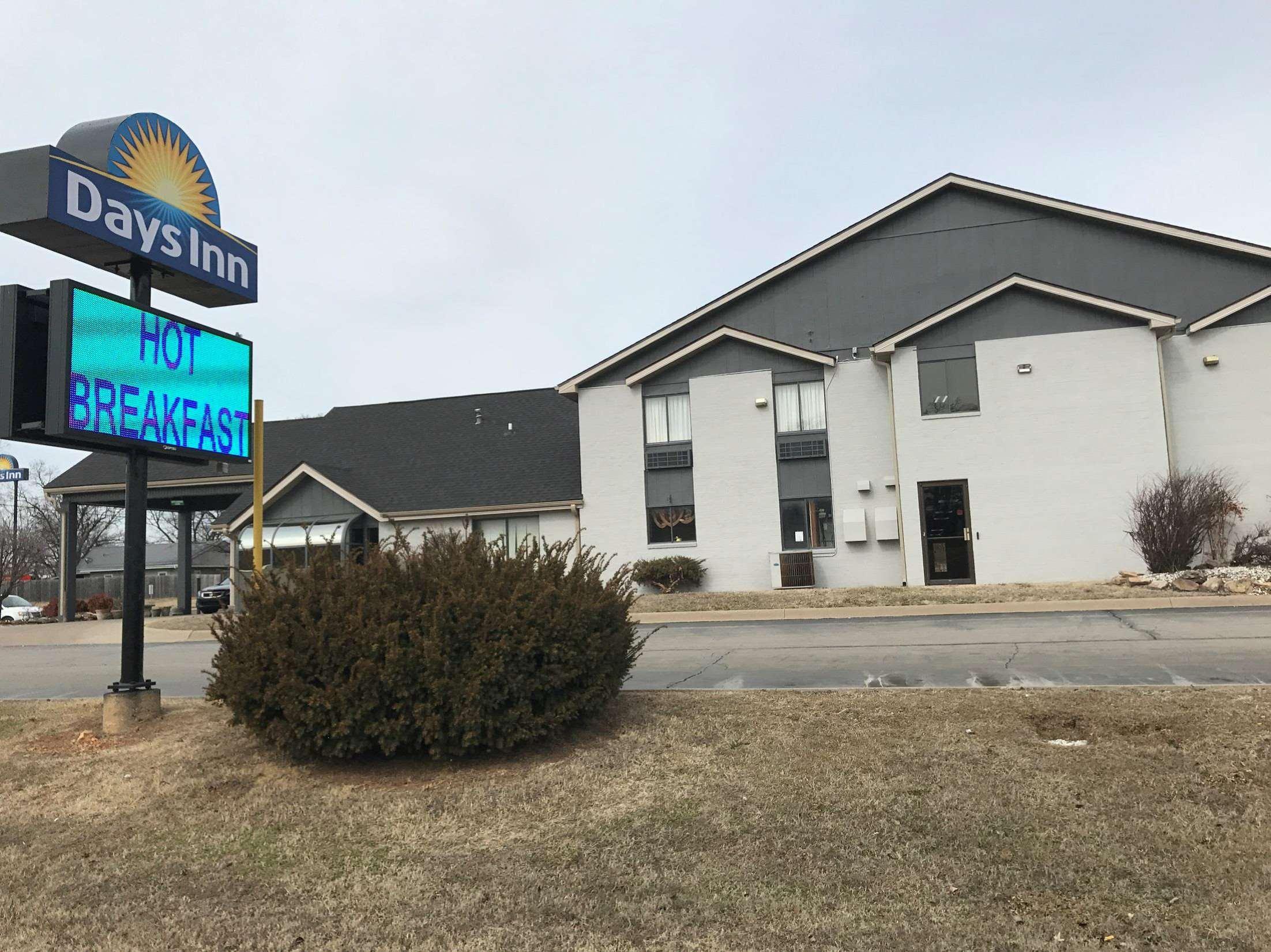 Days Inn By Wyndham Carthage Extérieur photo