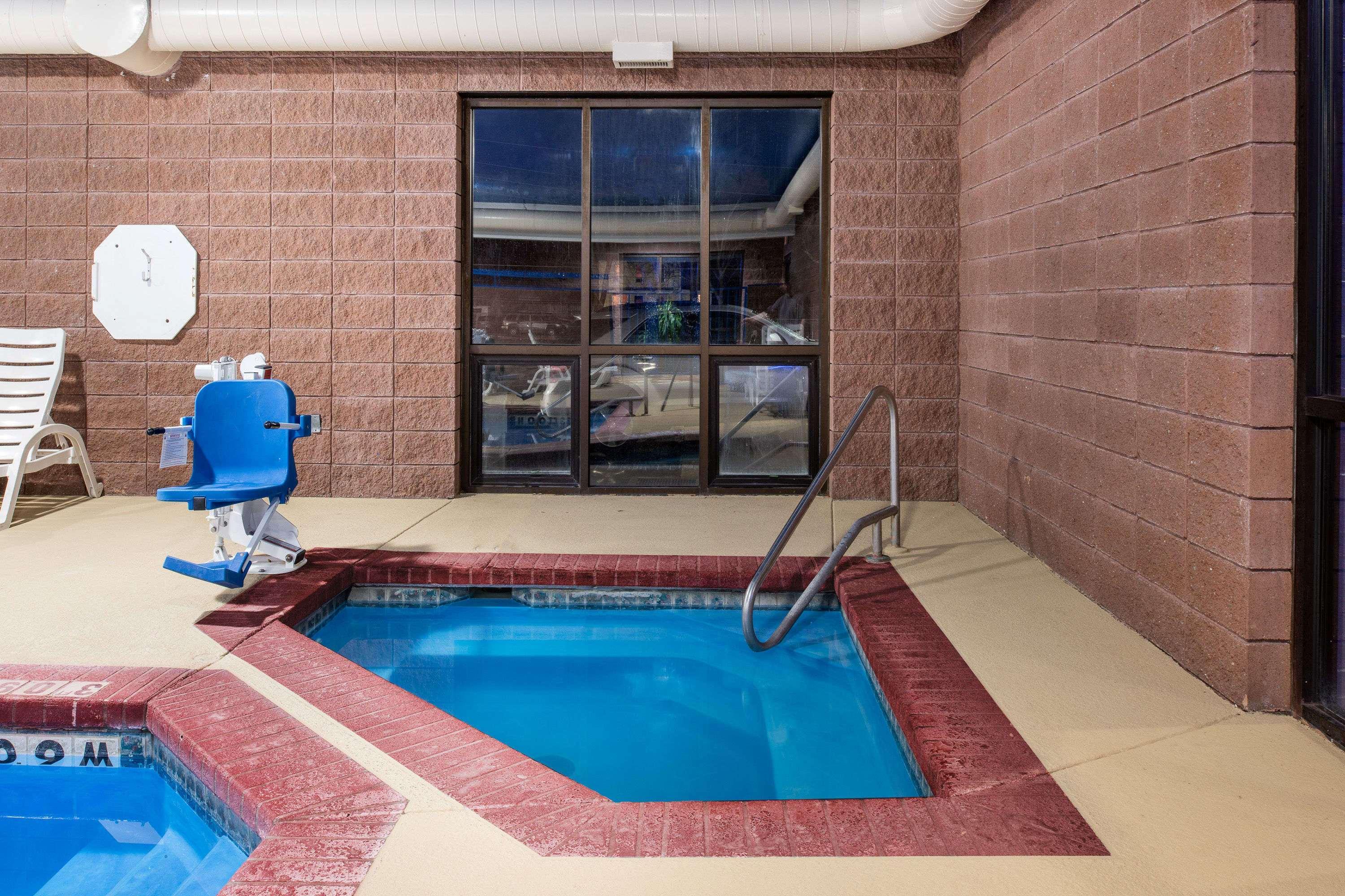 Days Inn By Wyndham Carthage Extérieur photo