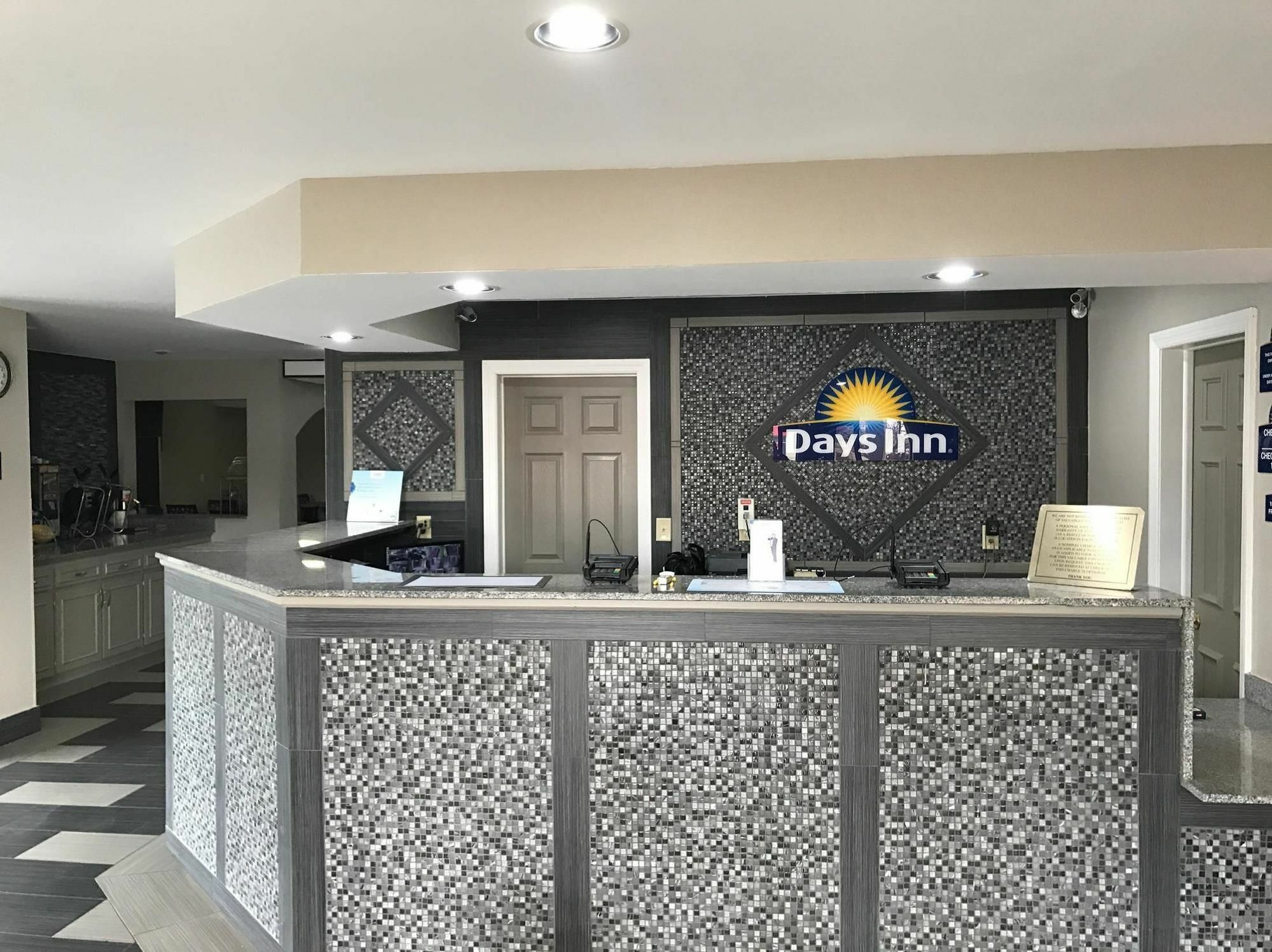 Days Inn By Wyndham Carthage Extérieur photo